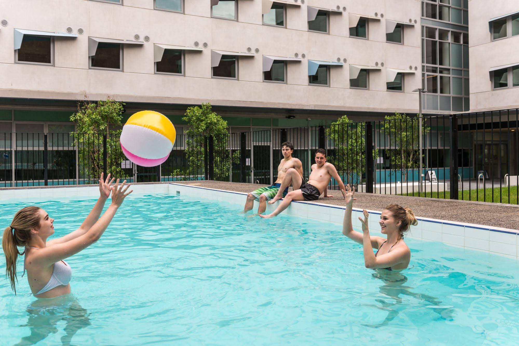 Student Village Melbourne Bagian luar foto