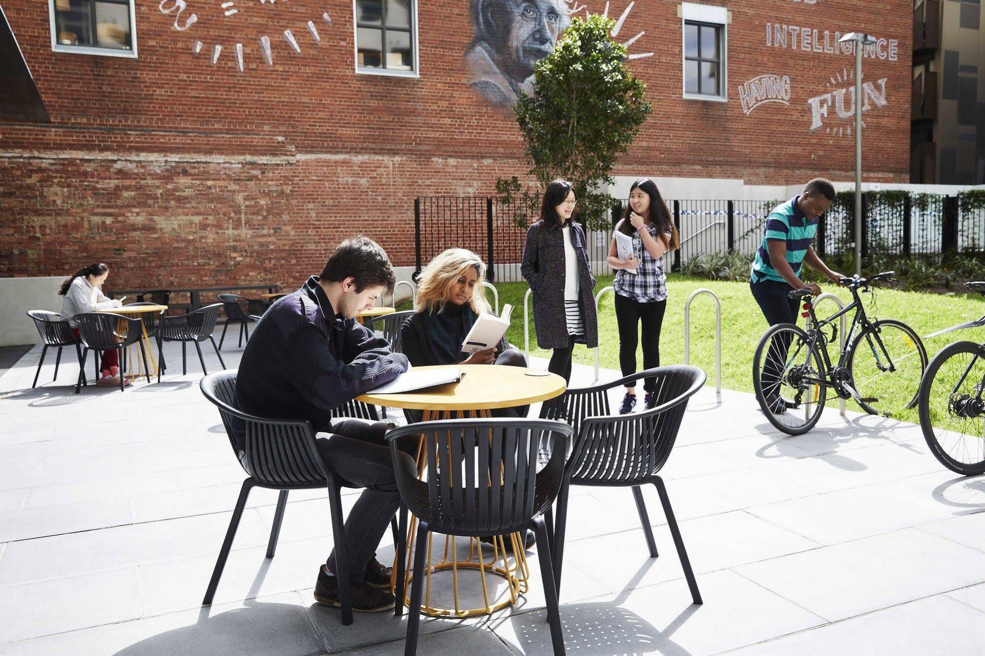 Student Village Melbourne Bagian luar foto